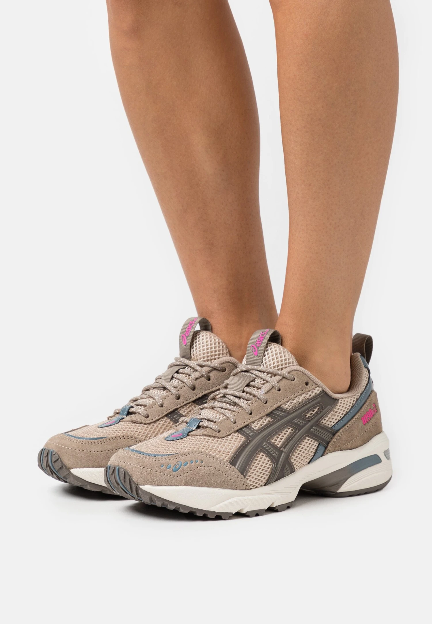 ASICS SportStyle Gel-1090V2 - Trainers - Simply Taupe/Dark Taupe 3 ASICS SportStyle Gel-1090V2 - Trainers - Simply Taupe/Dark Taupe