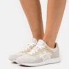 ASICS SportStyle Lyte Classic - Trainers - Oatmeal/White 1 ASICS SportStyle Lyte Classic - Trainers - Oatmeal/White -Asics 35afb08ee67f49e39ac6177b8d052d36