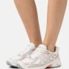 ASICS SportStyle Gel Venture 6 - Trainers - Cream/Oyster Grey 2 ASICS SportStyle Gel Venture 6 - Trainers - Cream/Oyster Grey -Asics 7f476303318b4846a35f3849efd7dcc8