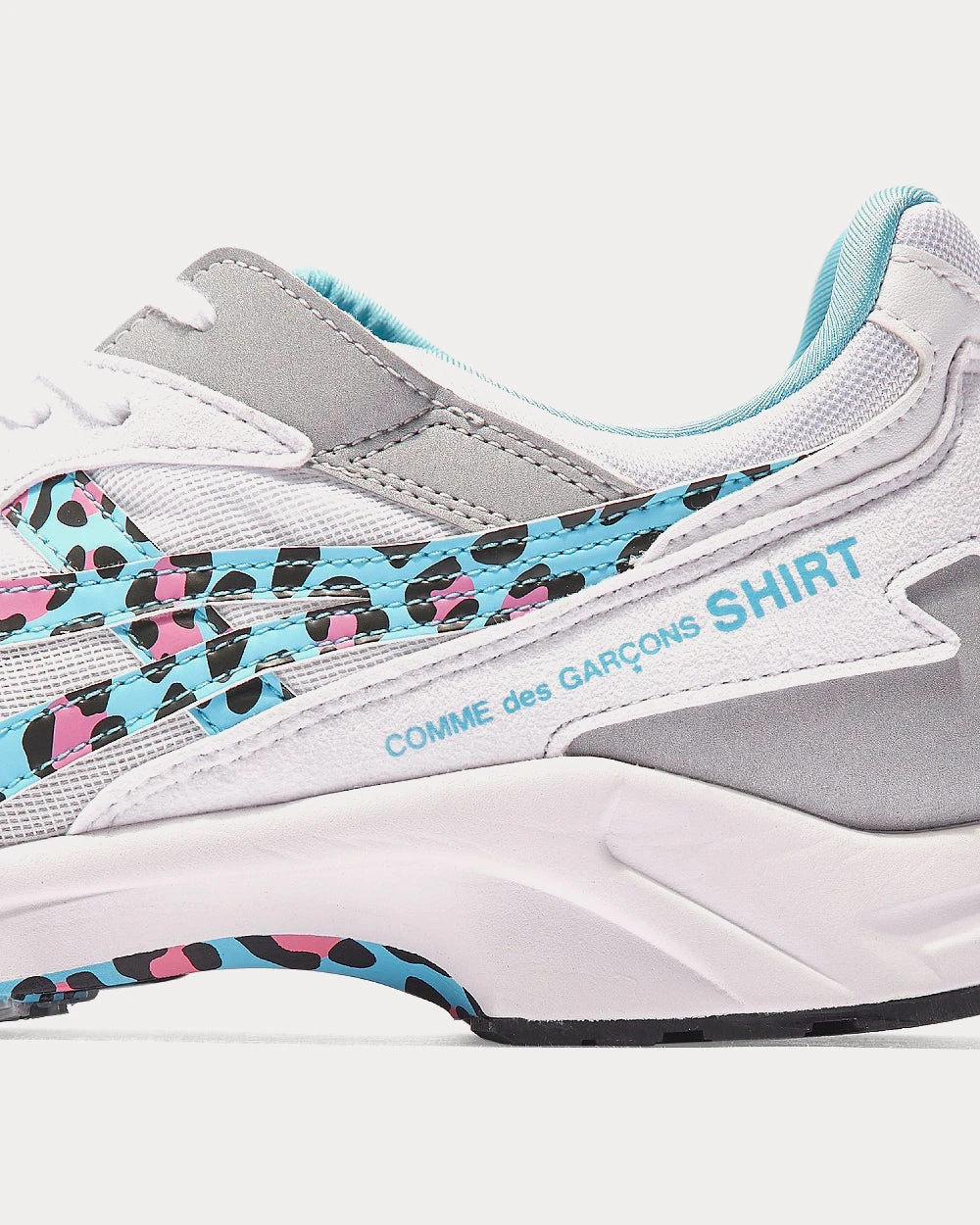 White / Blue Low Top Sneakers 6 White / Blue Low Top Sneakers - Image 4